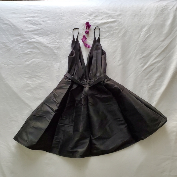 BOGO FASHION NOVA Black cocktail dress deep plunge - Picture 8 of 13